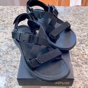 Teva women’s Hurricane Verge sandal, black, size 8